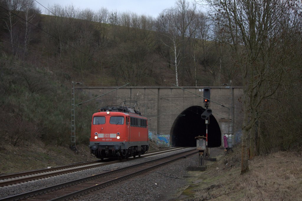 Die frisch Entklebte 110 457-9 (ex-AEG) fuhr am 06.02.2011 als LZ 48060 von Kln nach Aachen Hbf.