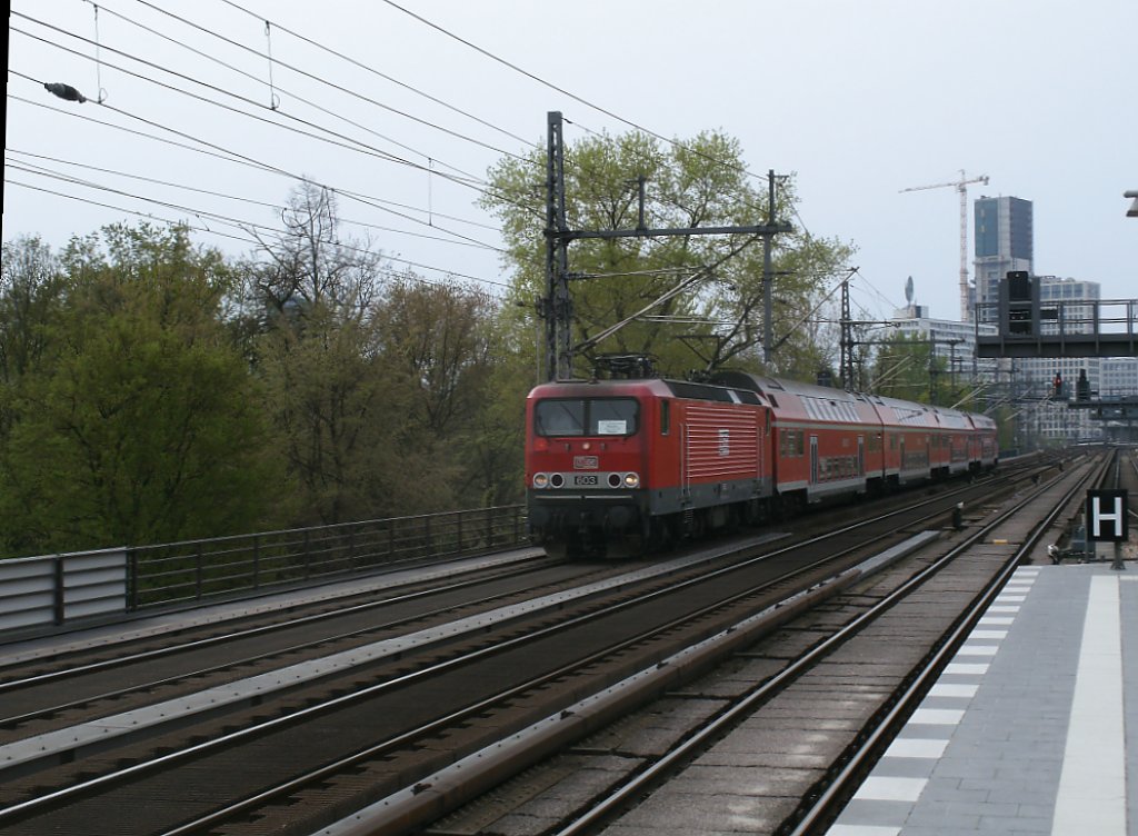 Die fr�hre 143 851,jetzt bei der MEG als 603,kam am 17.April 2011,mit einem RE aus Nauen,am S-Bahnhof Berlin Tiergarten vorbei.