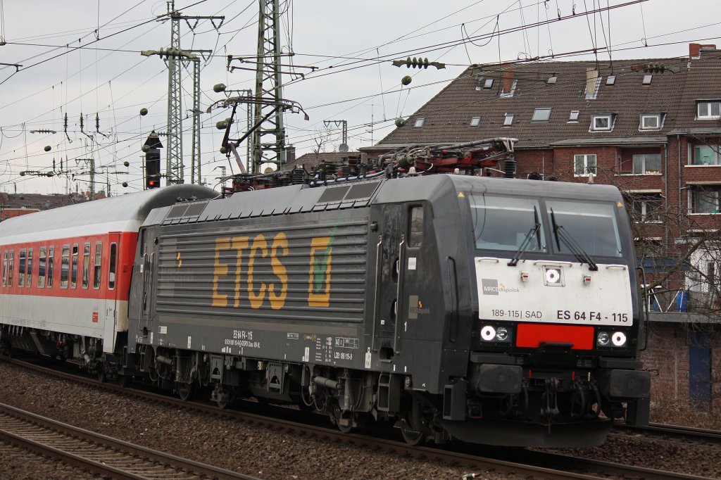Die fr DB Autozug fahrende MRCE ES 64 F4-115  ECTS  im Portrait.Aufgenommen am 11.3.12 bei der Durchfahrt durch Dsseldorf-Volksgarten.