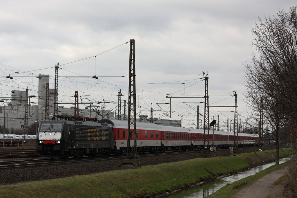 Die fr ECTS werbende MRCE ES 64 F4-115 (i.E. DB Autozug) fuhr am 11.3.12 durch Dsseldorf-Derendorf.