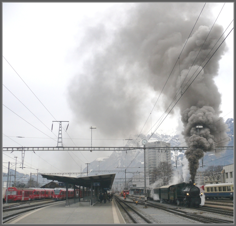 Die G 4/5 107  Albula  mit dem Dampfzug 2131 zeigt in Landquart was alles in ihr steckt. (24.01.2011)