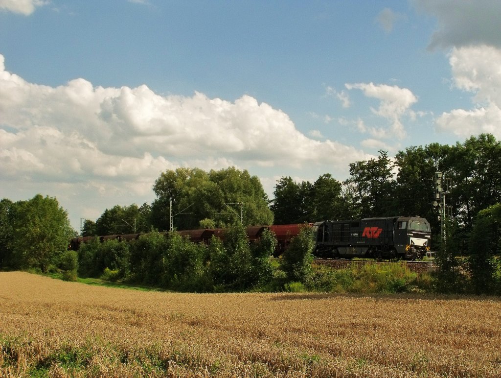 Die G2000BB von Vossloh mit RTS und MRCE Logo wollte ich schon lnger einmal in Aktion sehen. Hier ist schon mit c.a 20 km/h auf dem Weg nach Plattling. So konnte die Zugverfolgung beginnen. (10.08.2010) Bild 3/5