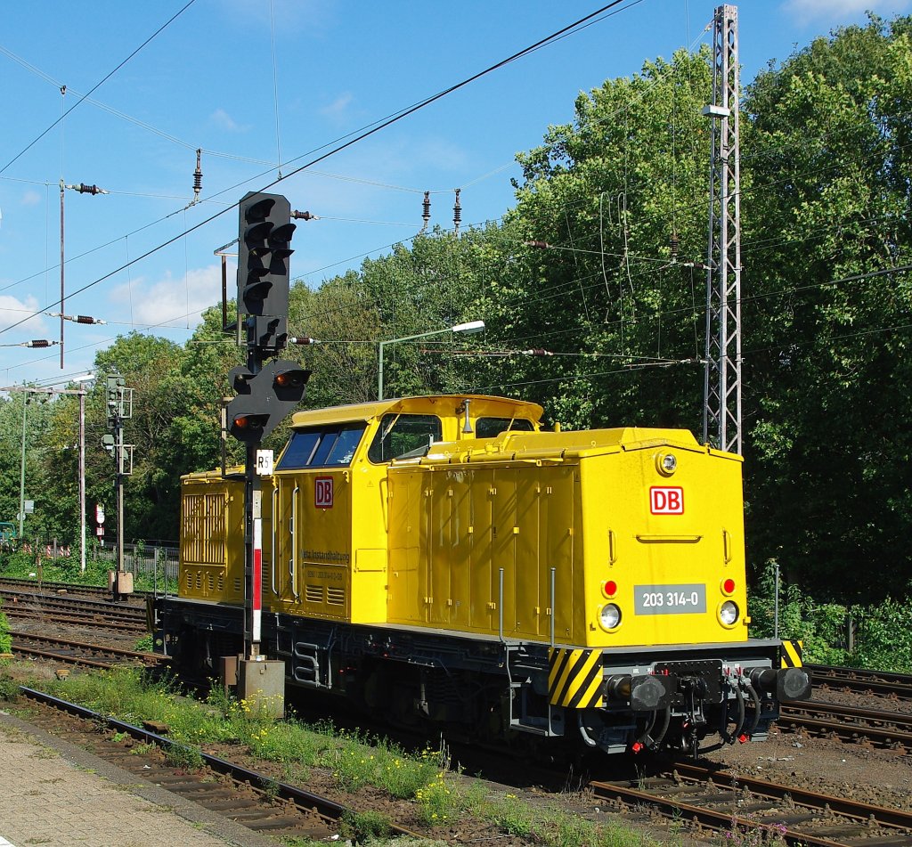 Die ganz frisch lackierte 203 314-0 ruht sich im Osnabr�ck am Hbf aus und wartet auf ihren n�chsten Einsatz! Aufgenommen am 18.09.2010
