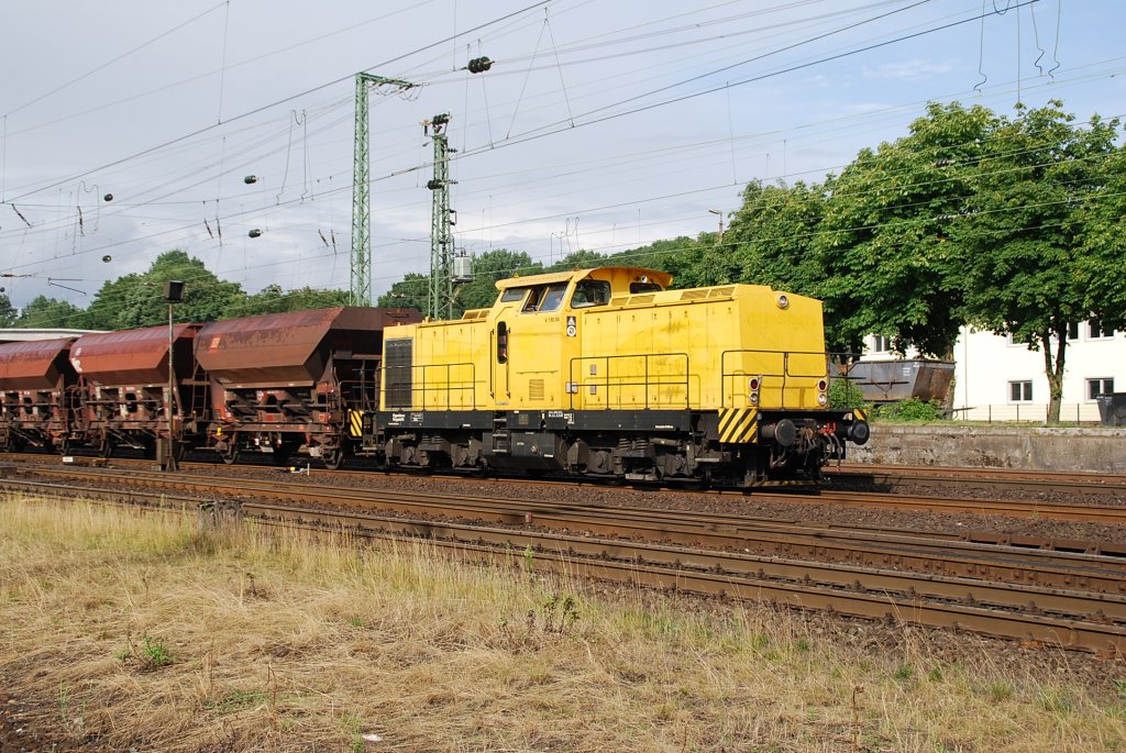 Die gelbe BR293 als V 150.04 der GSG Knape Gleissanierung in BI-Bra am 19.07.2009. Da hier in 2009 einiges an Arbeiten durchgef�hrt wurde, erkl�rt sich der Schotterzug dahinter von selbst. Von ca. 2002 bis 2008 geh�rte diese Lok noch zur EBW-Cargo. Davor ist sie bei der EVS Euregio im Einsatz gewesen. 