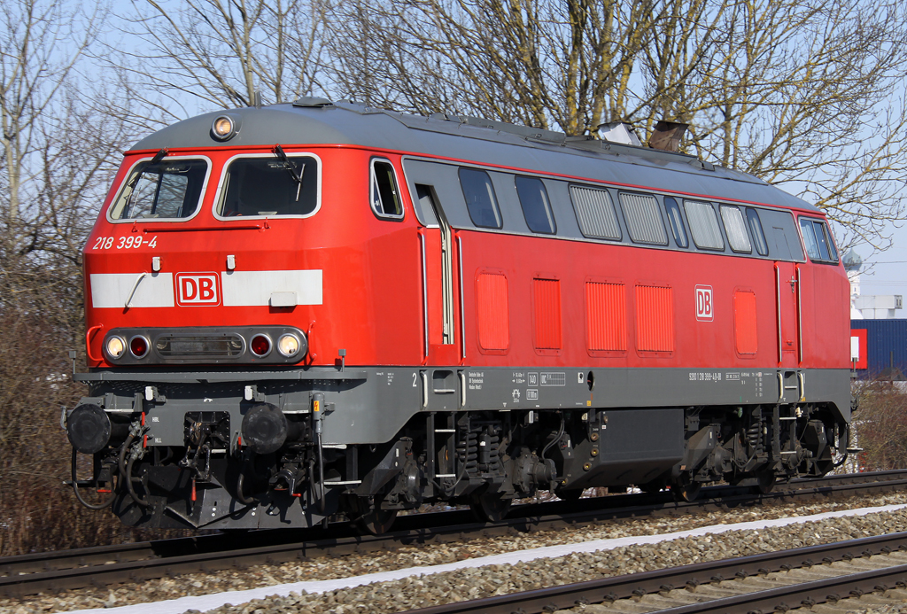 Die glnzende DB Systemtechnik Minden 218 399-4 fhrt Lz durch Kaufering am 04.03.2013