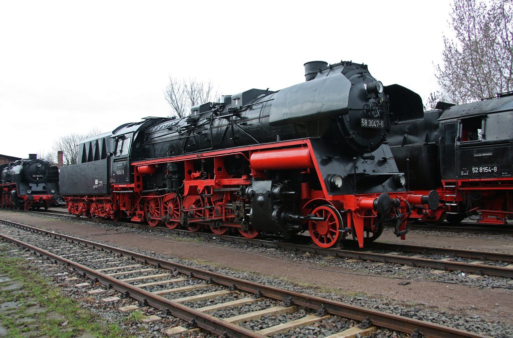 Die Glauchauer Eisenbahnfreunde hatten am 27.03.2010 auch die Lok mit zu den V.Leipziger Eisenbahntagen gebracht die ihrem Verein den Namen gab, die 58 3047. Die 1920 bei Linke-Hofmann in Breslau gebaute und 1961 im RAW Zwickau rekonstruierte Lok ist leider auch schon seit fast zehn Jahren nicht mehr betriebsfhig.