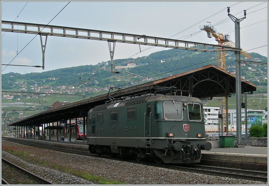 Die grüne SBB Cargo Re 4/4 II 11309 in Vevey. 
28. Juni 2013