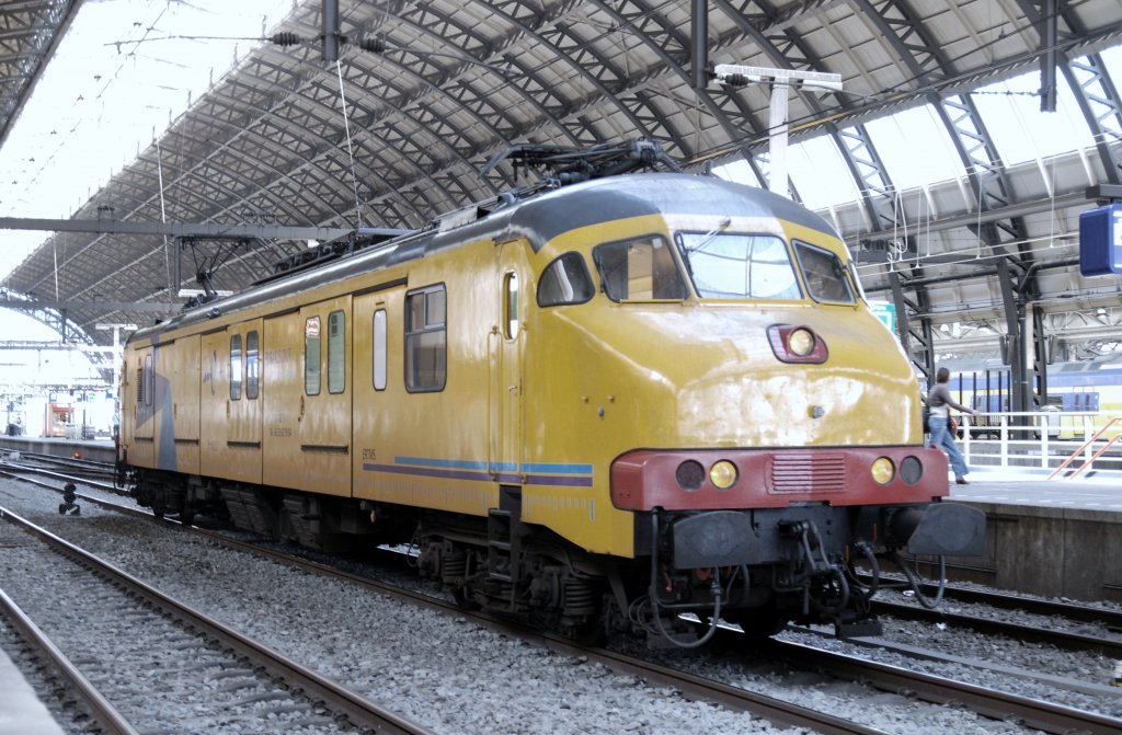 Die guten alten MP jetzt im dienst bei eurailscout wartet hier in HBF Amsterdam.
