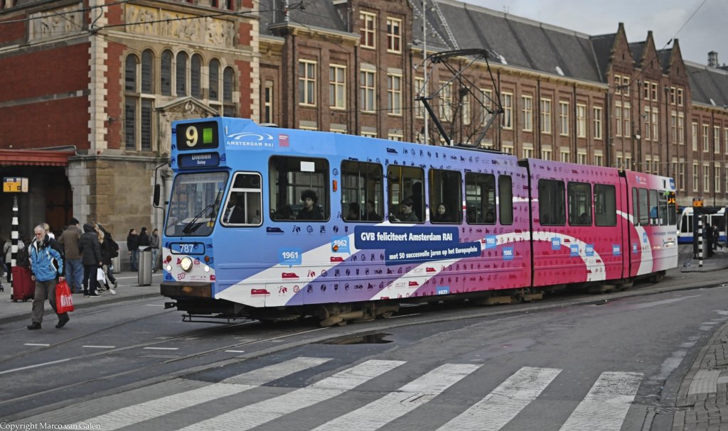 Die GVB 787 die RAI tram mit linie 9 nach Diemen, hier bei Ausfahrt von Amsterdam CS am 24 dec 2011.