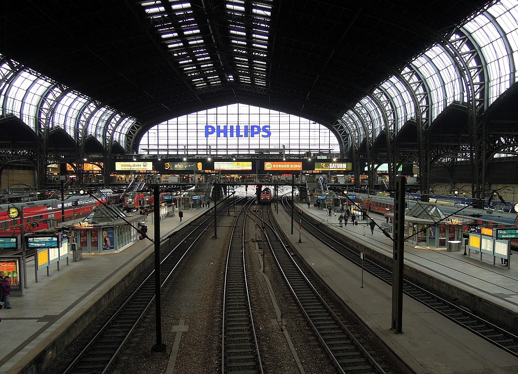 Die Halle des Hamburger Hauptbahnhofs im Februar 2012.