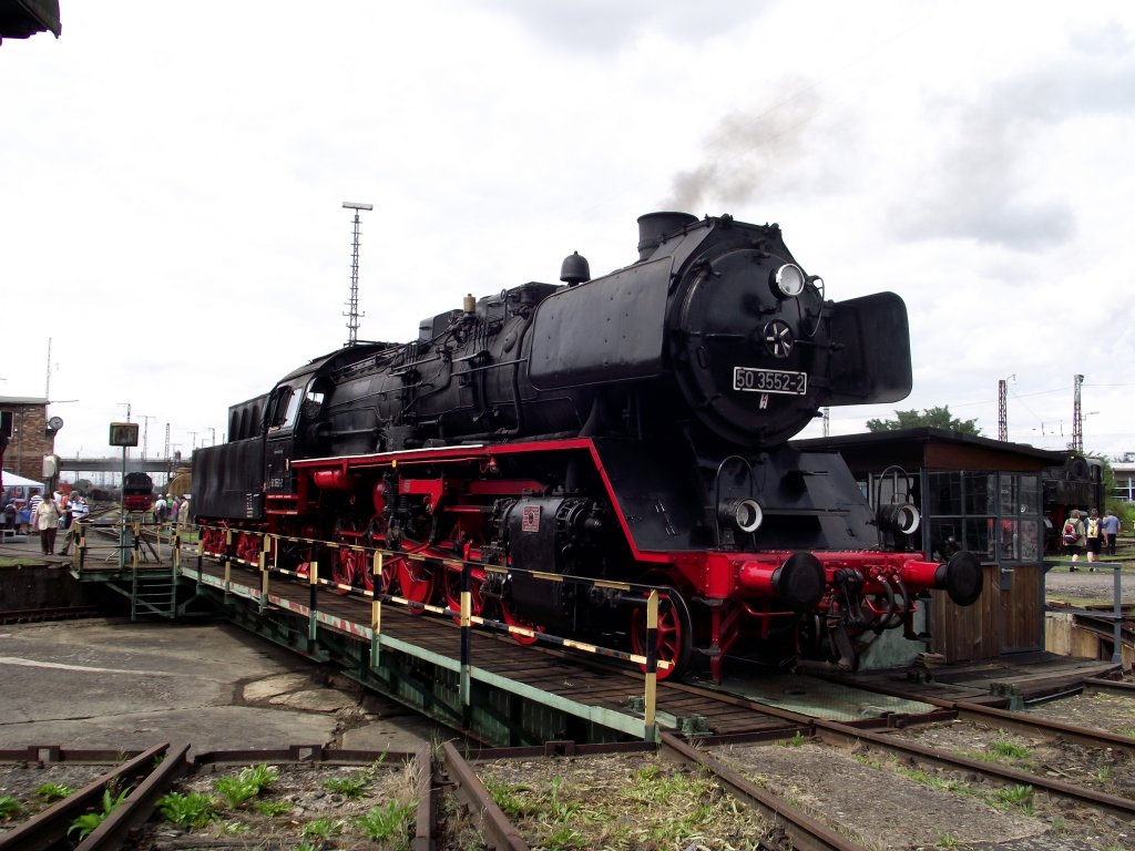 Die Hanauer 50 3552-2 am 06.08.11 in Bw Hanau auf der Drehscheibe 
