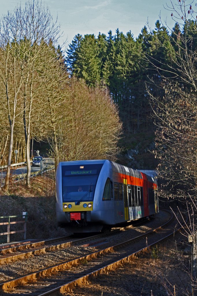 Die Hellertalbahn mit einen ihrer Stadler GTW 2/6 hat am 07.02.2011 (in Betzdorf-Alsdorf) soeben den Alsdorfer-Tunnel verlassen und fhrt weiter Richtung Betzdorf.