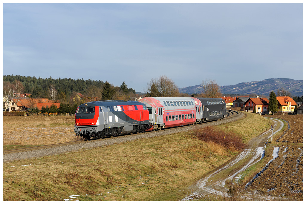 Die von Heros Rail Rent GmbH angemietet 218 117 bespannte am 14.12.2010 den R 4369 von Graz �ber Werndorf nach Wies-Eibiswald. Die Aufnahme entstand kurz vor P�lfing-Brunn.