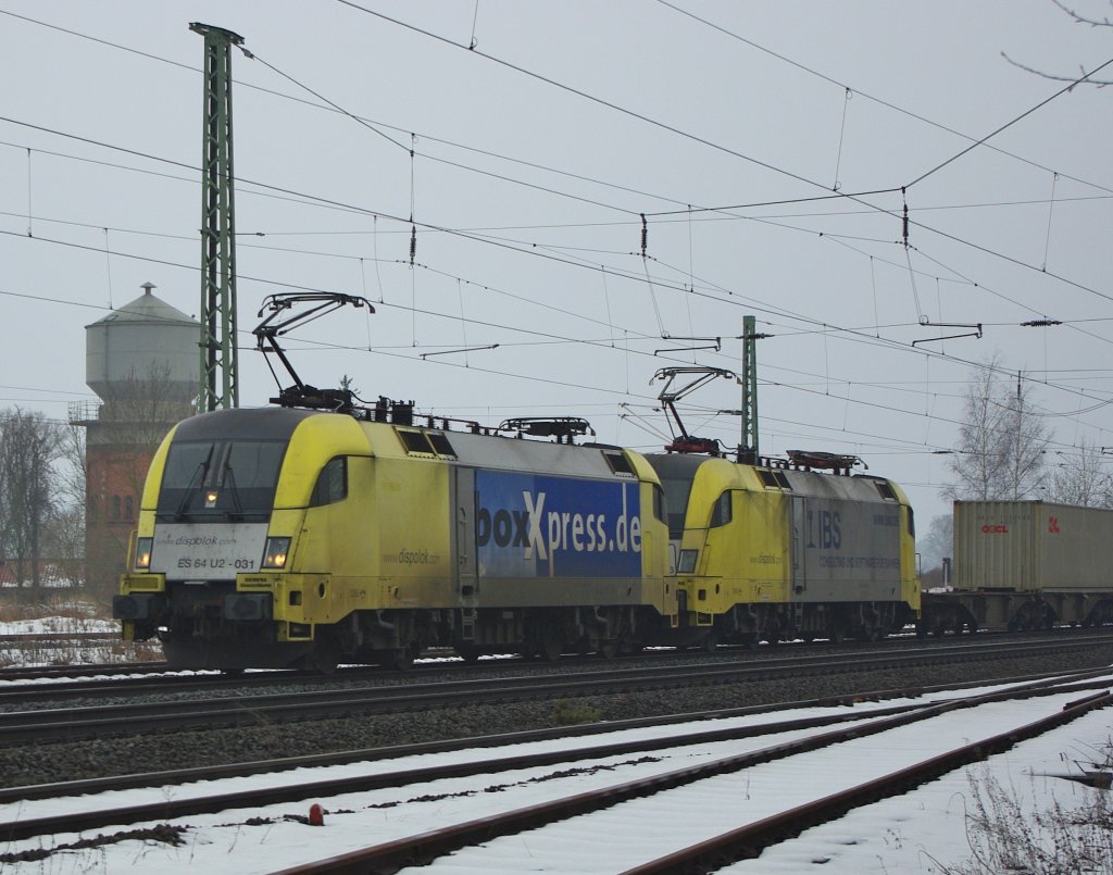 Die heutigen fnf Bilder stehen ganz im Zeichen des Ochsen:

Ein Dispo-gelbes Doppel: Es 64 U2-031 mit ES 64 U2-096 mit Containerzug in Fahrtrichtung Norden durch Eschwege West. Aufgenommen am 06.02.2010.