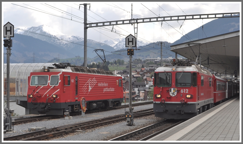 Die HGe 4/4 II 102 des R852 trifft in Disentis auf die Ge 4/4 II 612  Trun  des R1269 nach Landquart. (27.04.2011)
