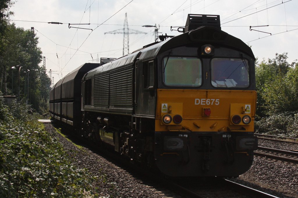 Die HGK DE 675 (266 111) am 31.8.11 mit dem Quardsandzug nach Haltern bei der Durchfahrt durch Ratingen-Lintorf.