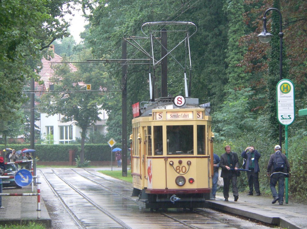 Die historische Tram Nr. 60 aus Frankfurt (Oder) am 29.8.2010 in Schneiche.