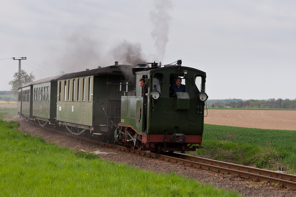 Die I K No.54 kurz vor Naundorf aus Schweta kommend. (am 29.04.2012)