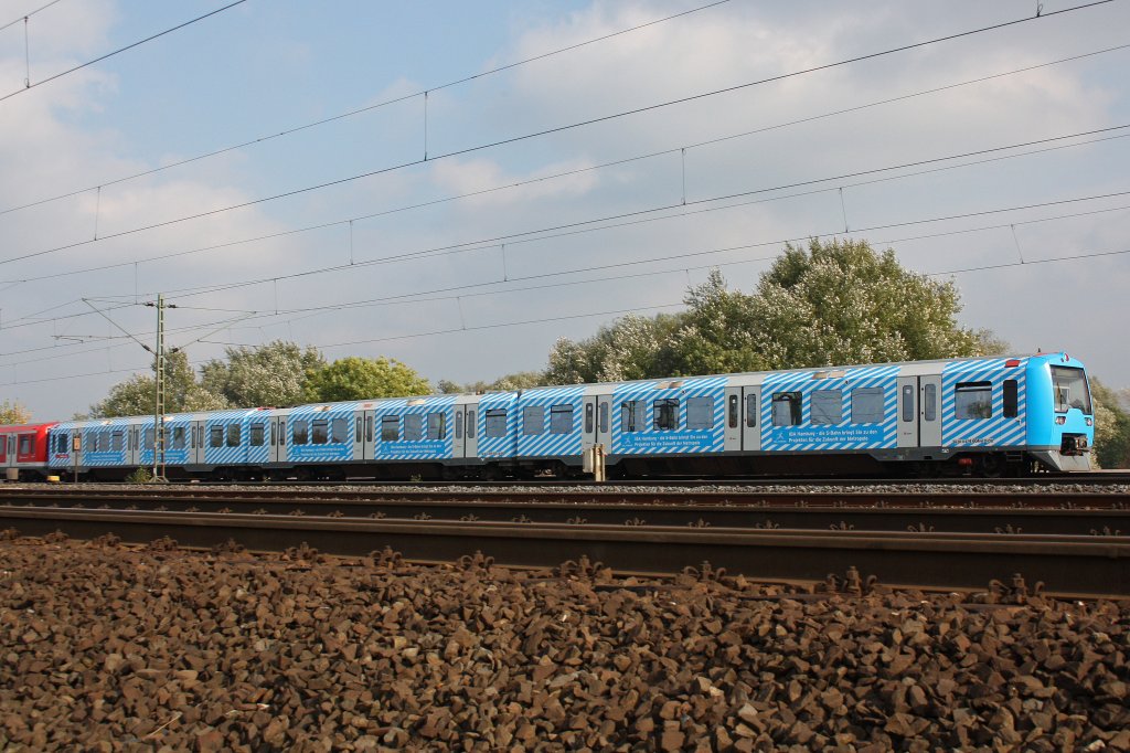 Die IBA Hamburg S-Bahn 474 606 am 18.10.10 in Hamburg an der Sdererlbbrcke