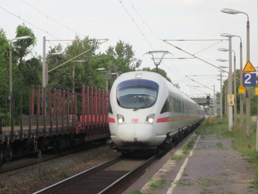 Die ICE´s 1554 nach Wiesbaden Hbf und 1594 nach Saarbrcken Hbf durchfahren mit 40 Minuten Versptung den Haltepunkt Leipzig-Rckmarsdorf auerplanmig ber Gleis 2. Der Grund fr die Versptung und der abweichenden Linienfhrung, ist ein auf Gleis 1 liegen gebliebener Gterzug.
