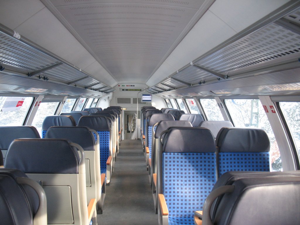 Die Inneneinrichtung des Re 2 von Dsseldorf nach Mnster. Doppelstock der zweiten Generation. 25.12.2010