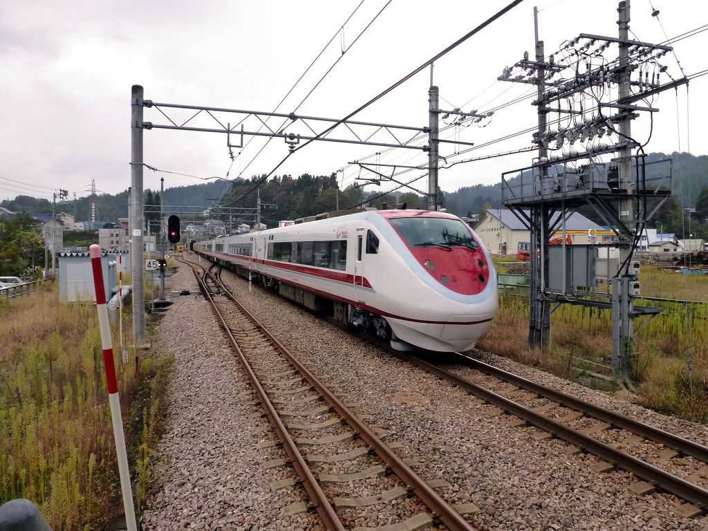 Die IntercityZüge auf der Hokuetsu ExpressLinie, die von Echigo