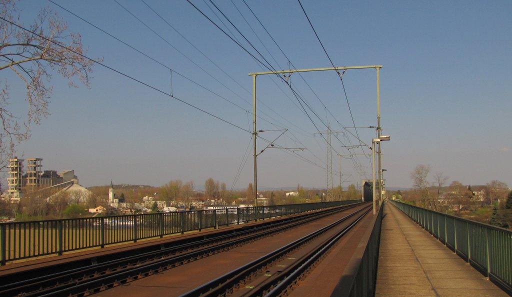 Die Kaiserbr�cke �ber dem Rhein zwischen Wiesbaden und Mainz; 28.03.2011