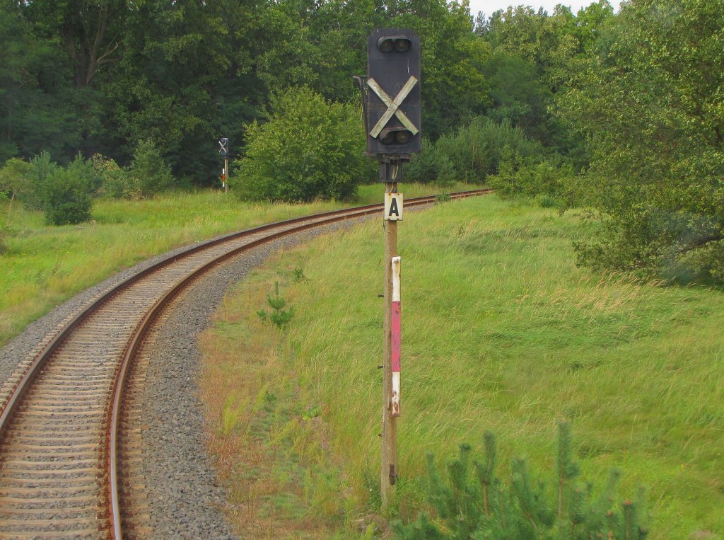 Die KBS 257 bei Oranienbaum. Links das Signal ist vom Abzweig aus Ferropolis. Aus dem Oberdeck des DVE 670 004 fotografiert; 14.09.2011
