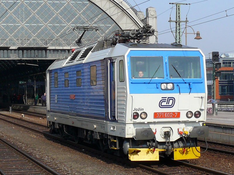 Die Kndelpresse CD 371 002  Join  (sprich Joschin) auf der Fahrt zu ihrer Ruheposition; Dresden Hbf., 18.03.2010
