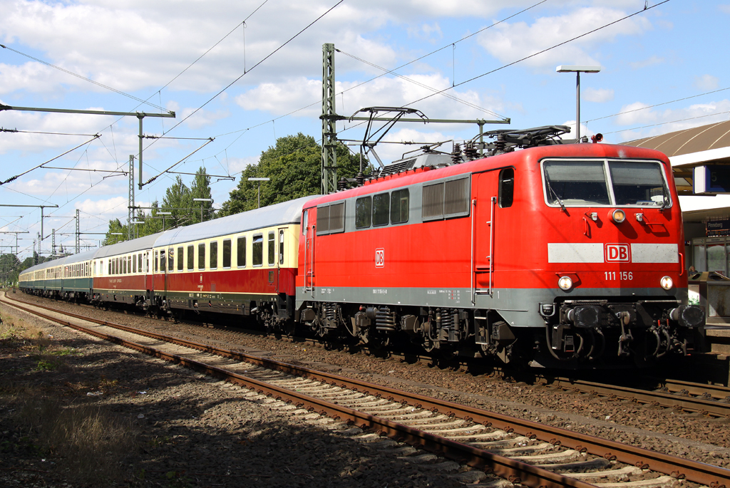 Die K�lner 111 156 zieht heute mal den IC 2417 von Flensburg zur�ck nach K�ln am 12.08.2012 durch Pinneberg