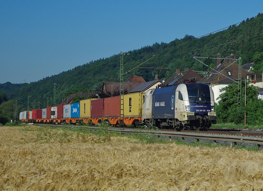 Die  Khne + Nagel  WLB ES 64 U2-035 bespannte am 08.07.2010 einen Containerzug in Richtung Norden. Aufgenommen in Ludwigsau-Friedlos.