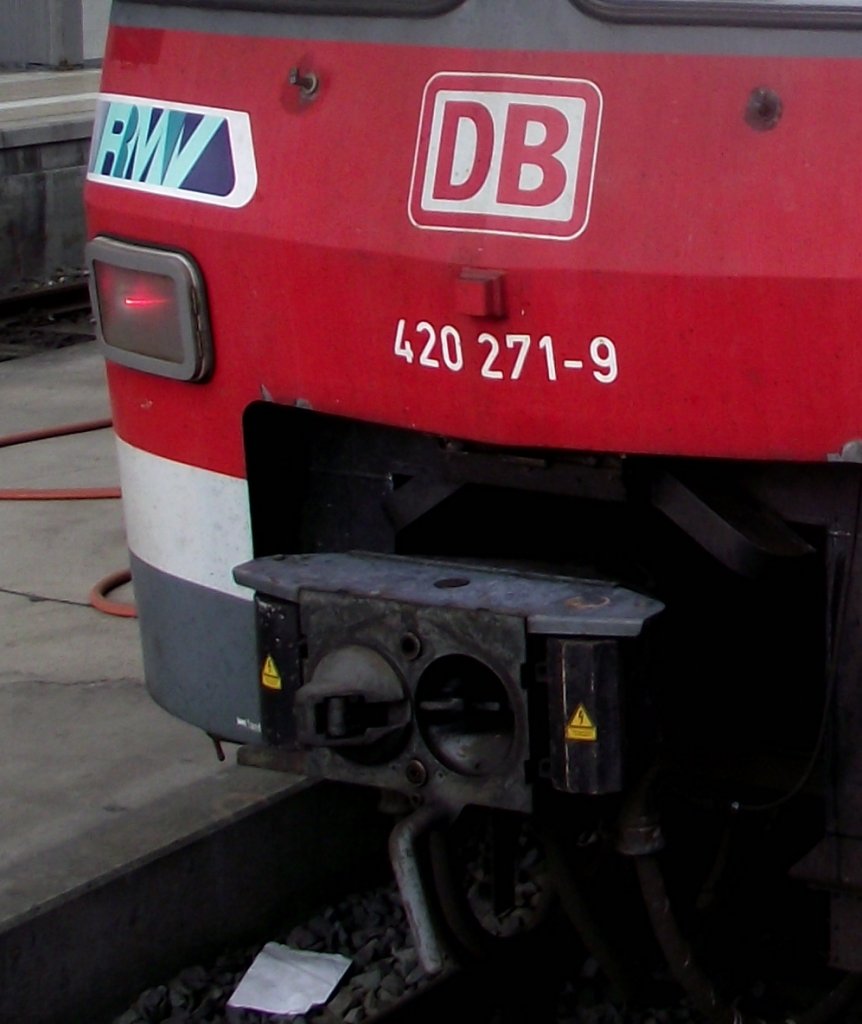 Die Kupplung eines 420er am 08.06.13 in Frankfurt am Main Hbf 