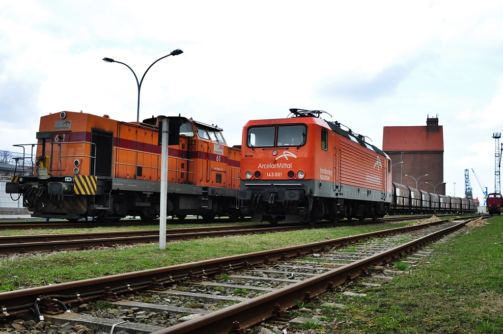 die  Lady  143 001, mal wieder im Stralsunder Stadthafen am 06.04.2010