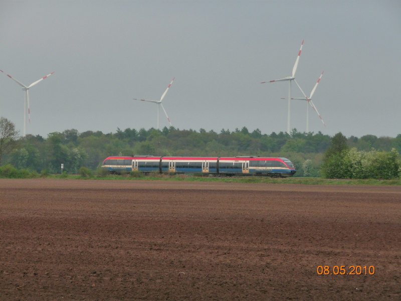 Die Landschaft sieht aus wie gemalt! Schn fhrt der 29080 zwischen Epe und Ahaus genauer gesagt hier in Lasterfeld weiter nach Dortmund. Bald fhrt dann die DB Regio wieder und lst die PEG ab. Bis dahin hat die DB noch genug arbeit die Fahrzeuge aus Dsseldorf umzubauen.
