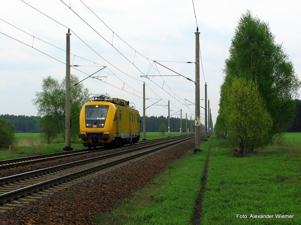 Die lange Flur nach Halbe passiert am 1.Mai auch 711 122-2 als  Sonderzug . Nchster Halt: Unbekannt!