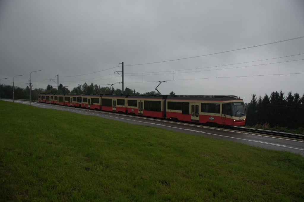 Die Langkomposition mit 4 Be 4/6 fhrt am 2.9.12 von Scheuren Richtung Neuhaus.