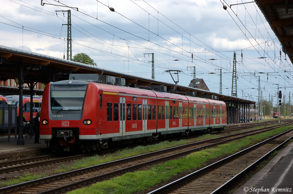 Die LED 425 008/508 als RB30 (RB 17820) von Schnebeck-Bad Salzelmen nach Wittenberge in Stendal. 27.04.2012