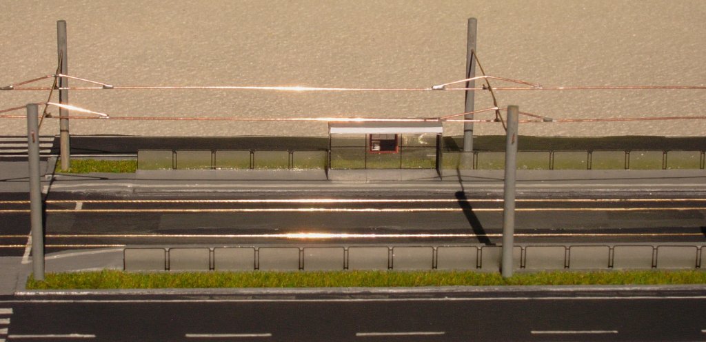 Die leere Haltestelle des Dioramas.