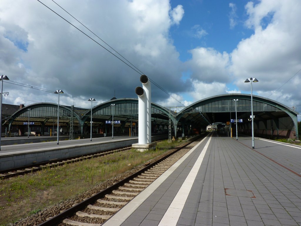 Die leere Oldenburger Bahnsteighalle am 29.8.2010.