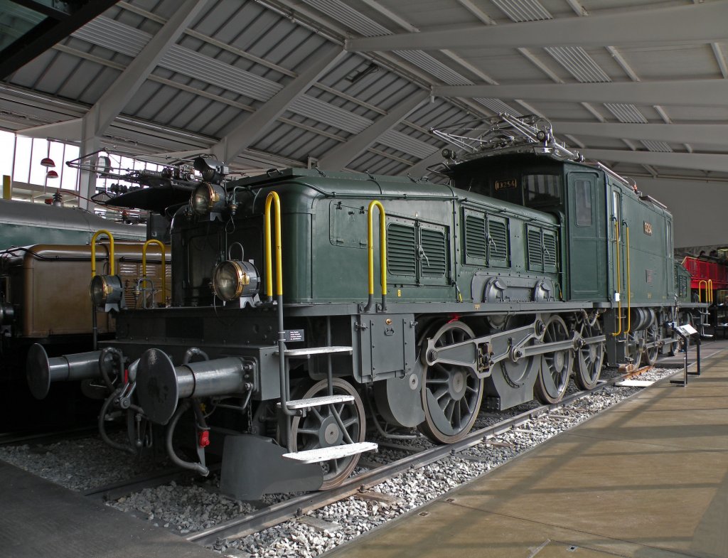 Die legend�rste Lokomotive der SBB ist sicher die Be 6/8  Krokodil . Das gr�ne Krokodil mit der Nummer 13254 kann im Verkehrshaus Luzern bestaunt werden. Die Aufnahme stammt vom 17.04.2012.