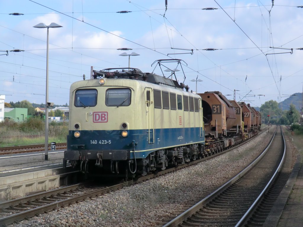 Die letzte 140 in dieser wunderschnen Farbgebung und das erste Mal, dass ich sie ablichten durfte. Am 01.10.10 erwischte ich sie mit dem DGS 89593 von Vlklingen nach Dillingen in Saarlouis.