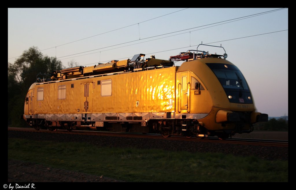 Die letzte Abendsonne spiegelt sich in 711 105 am 18.04.2011. (Kfering)