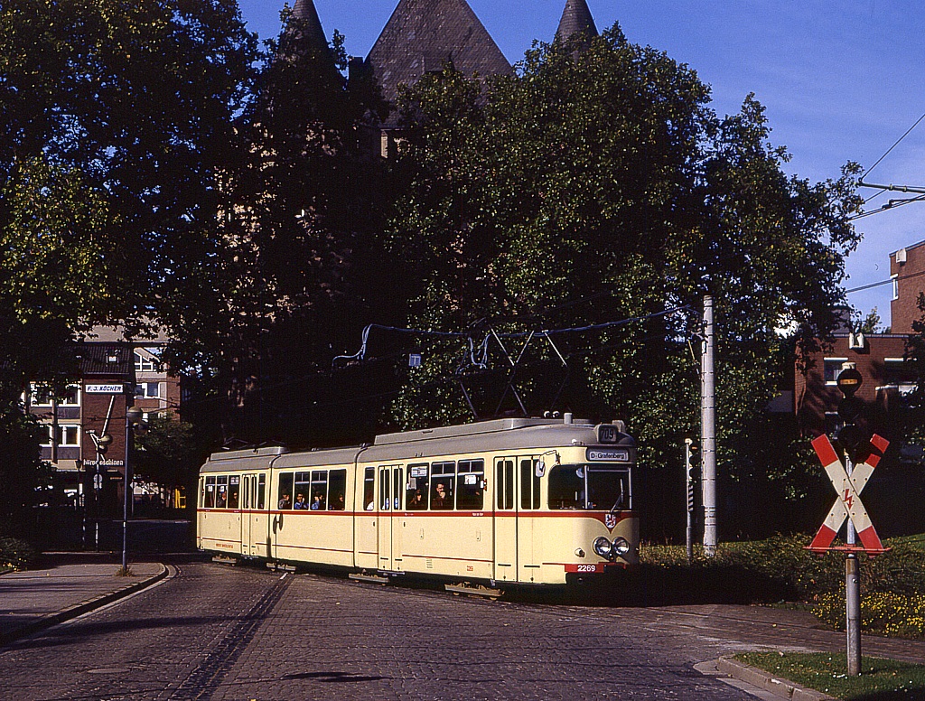 Die letzten planm��igen Eins�tze: D�sseldorf Tw 2269 am 12.10.1992 in Neuss am Obertor.