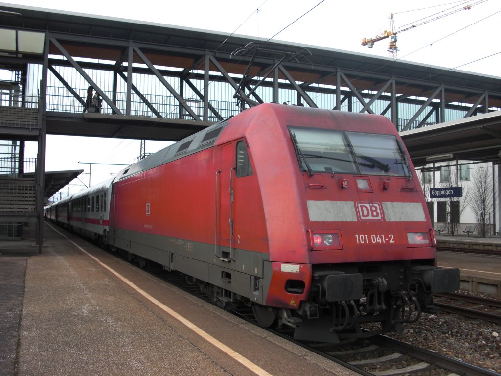 Die Lok 101 041-2 im gppinger Bahnhof (25.2.'10)
