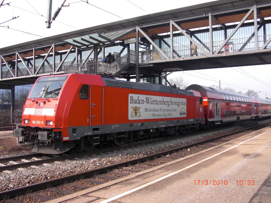 Die Lok 146 203-5 fhrt gleich weiter nach Lindau (Hbf GP, 17.3.'10)