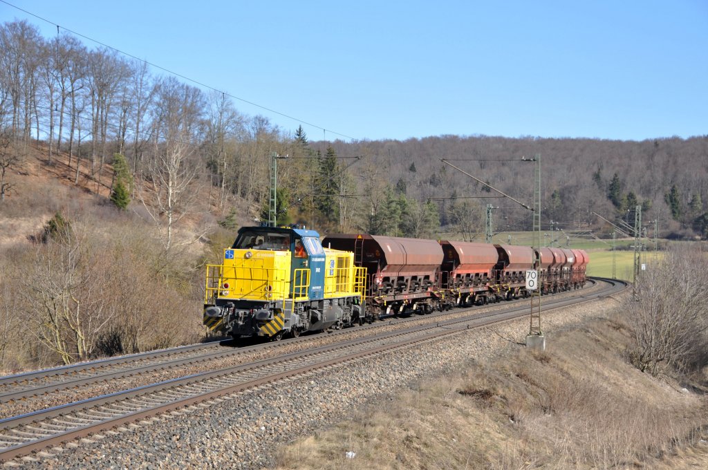 Die Lok XR02 MAK 1000BB der XR Gleisbau Logistic zurzeit in Diensten von Spitzke zieht einen kurzen Zug mit Schttgutwagen gen Ulm.Das Bild entstand am 17.3.2012 bei Urspring