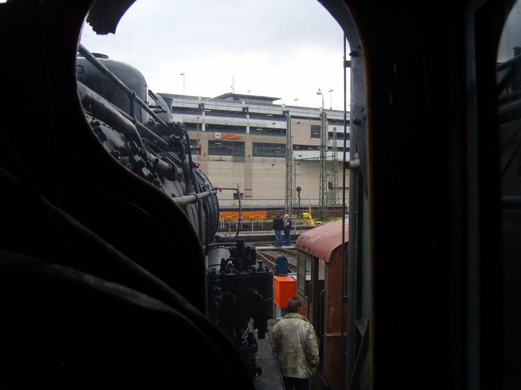 Die Lokf�hrersicht bei der 38 1772 am 25.10.2009 beim BW-Fest in Siegen.