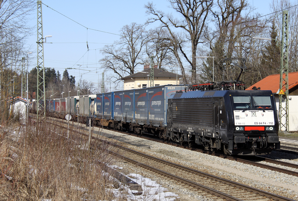 Die Lokomotion 189 912 mit einem KLV durch Aling Richtung Sden am 05.03.2013