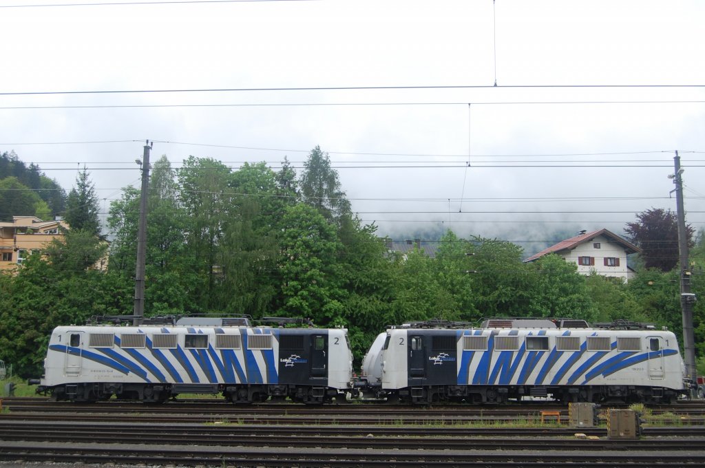 Die Lokomotion Zebras 139 310 und 139 312-3 stehen am 15.5.2010 abgestellt im Bahnhof Kufstein.