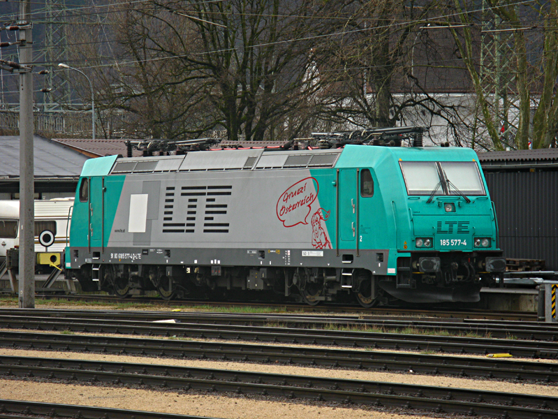 Die LTE 185 577 steht in Bludenz ( 5.4.2010 ).

Lg
